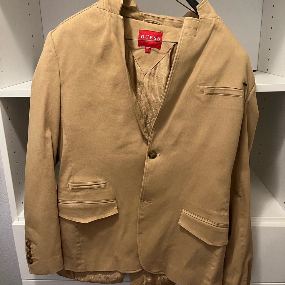 Used once for prom, doesn’t fit me anymore, It’s in great condition no stains